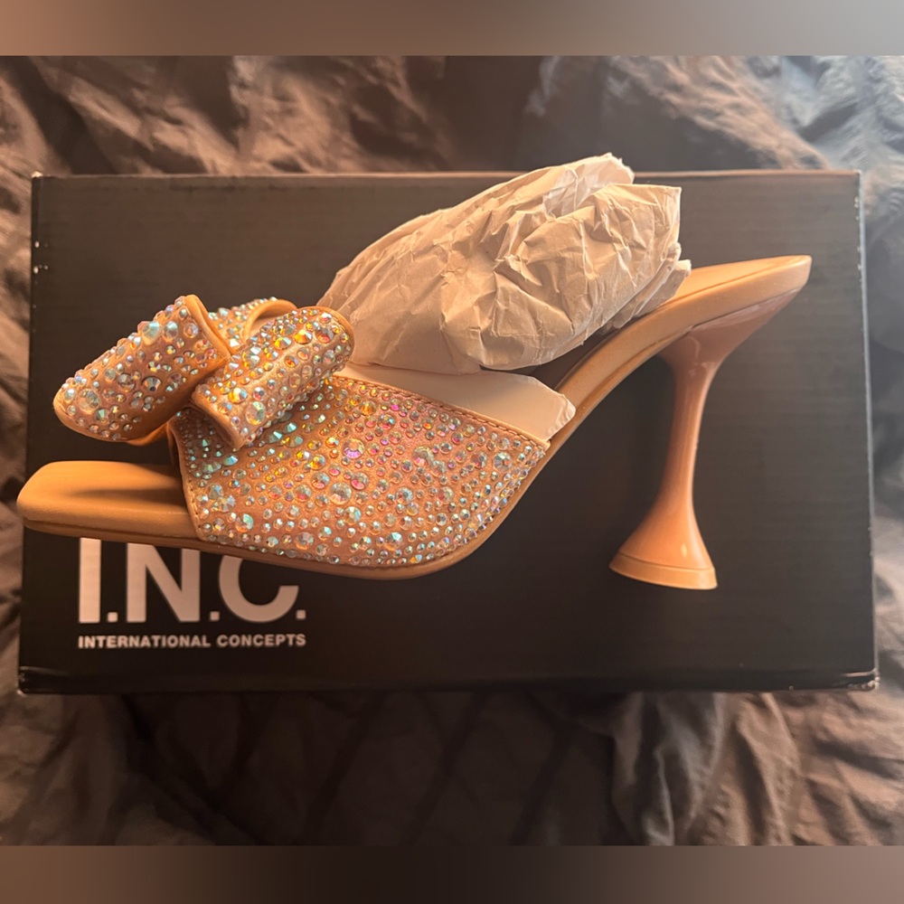 *NIB* INC BEONNA EMBELLISHED BOW SLIDE SANDALS- CREAM/AB BLING